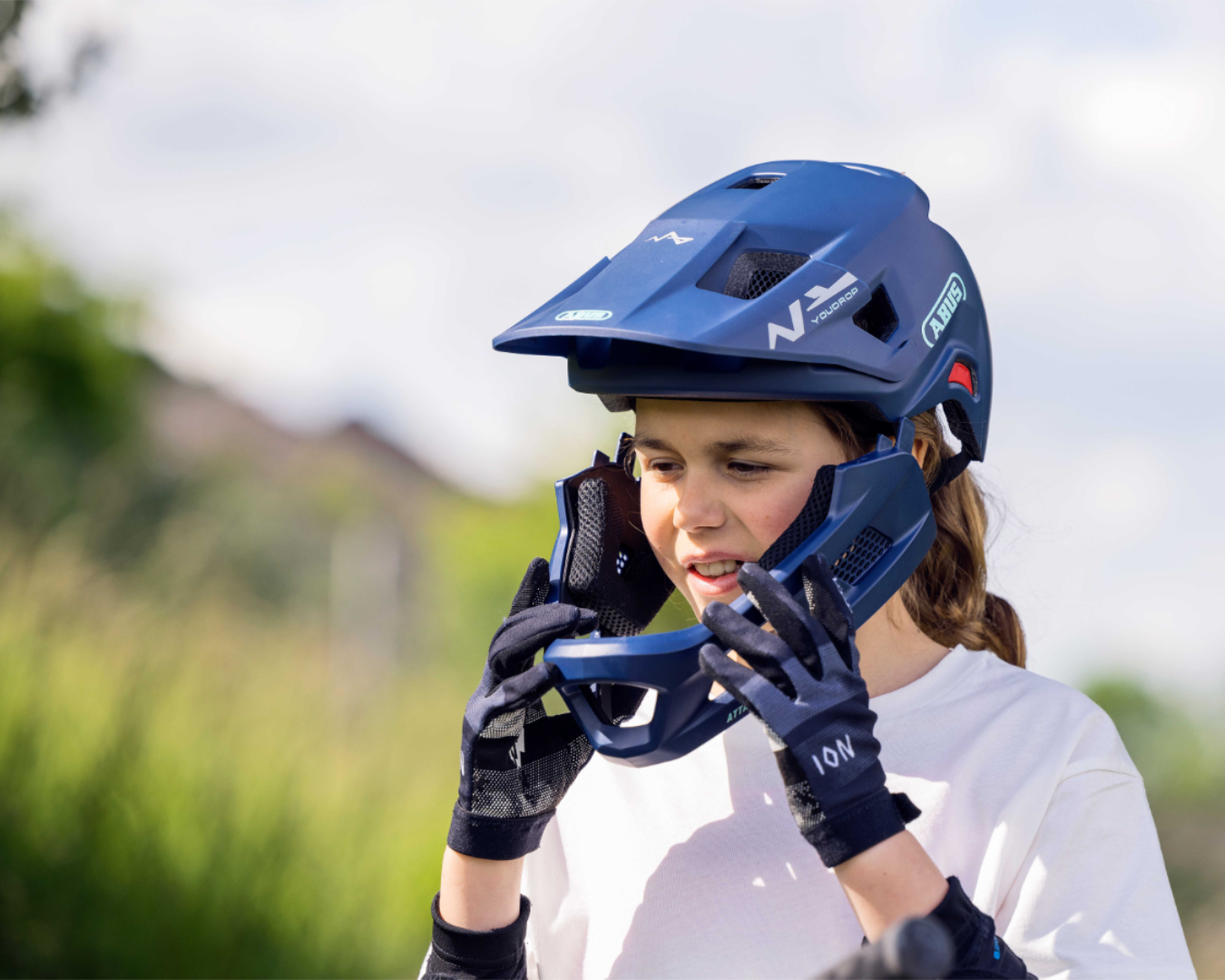Abus YouDrop FF Fahrradhelm Kinder | dust grey